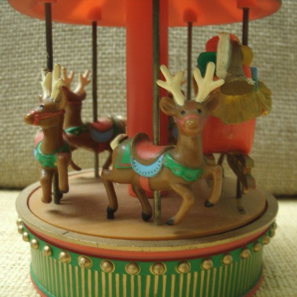 Vintage Hallmark Santa & Reindeer Carousel Music Box - Picture 9 of 16